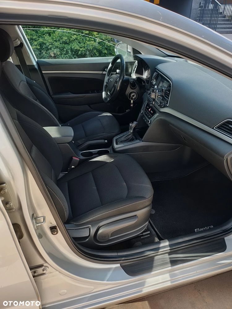 Hyundai Elantra - 7