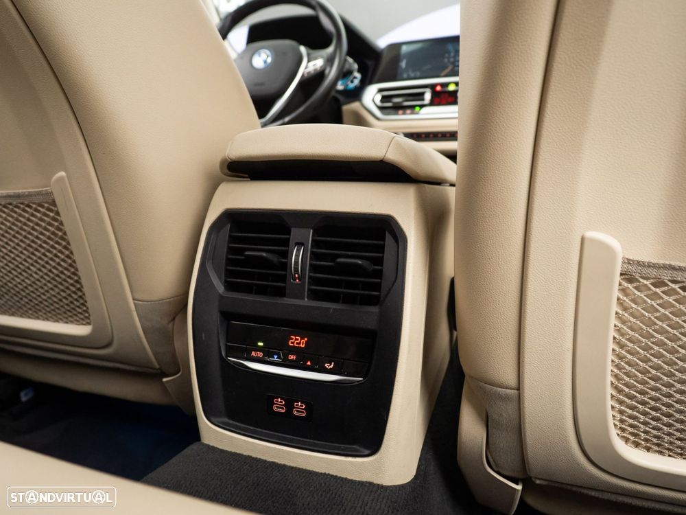 BMW 330 e Auto - 42