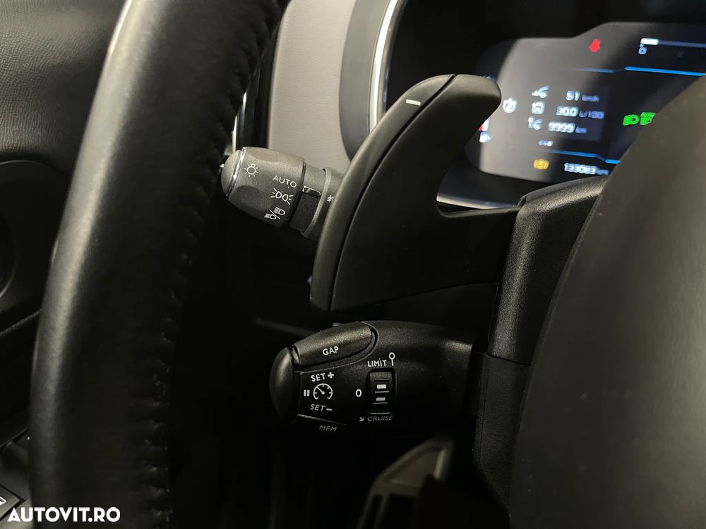 Citroën C5 Aircross 1.6 PureTech S&S EAT8 Shine - 27