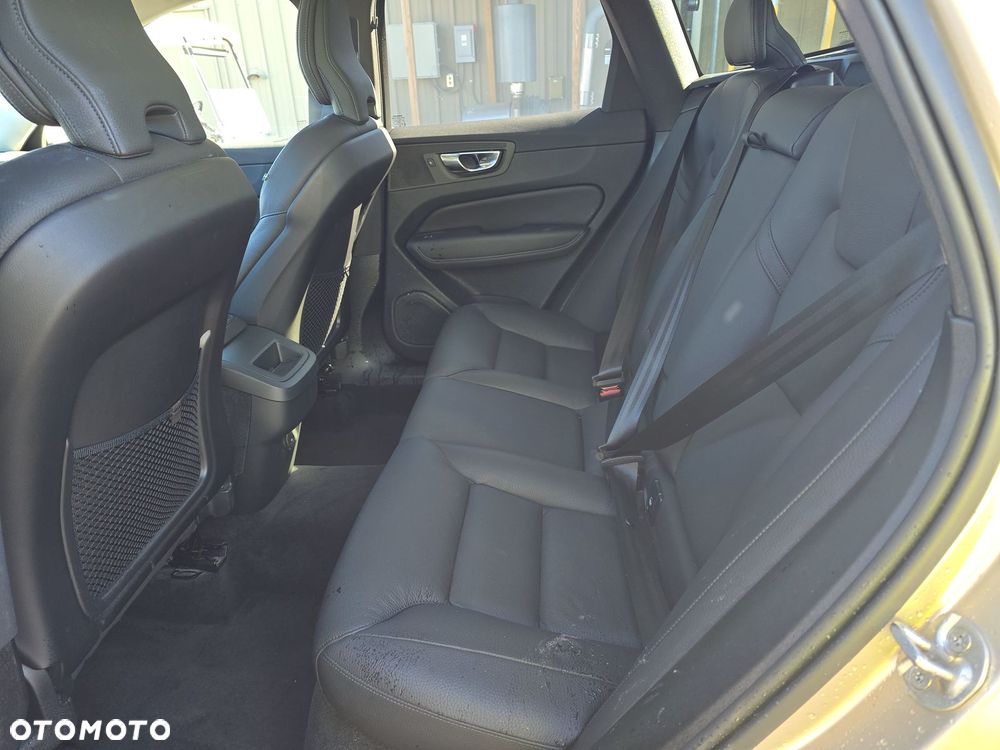 Volvo XC 60 B5 B AWD Plus Bright - 11