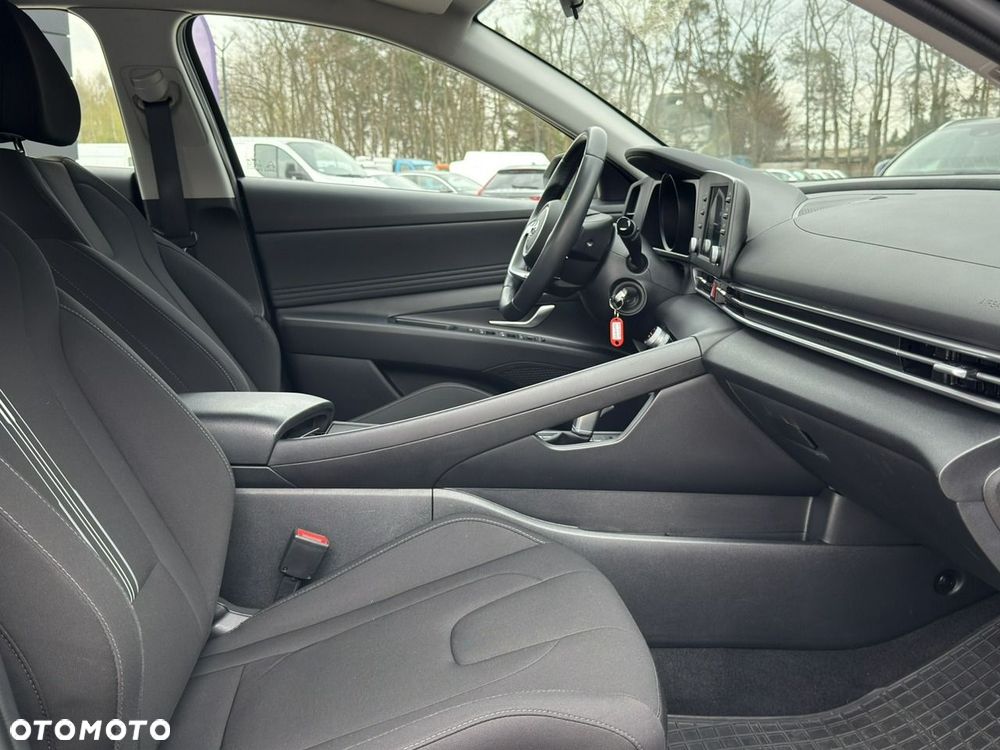 Hyundai Elantra - 19