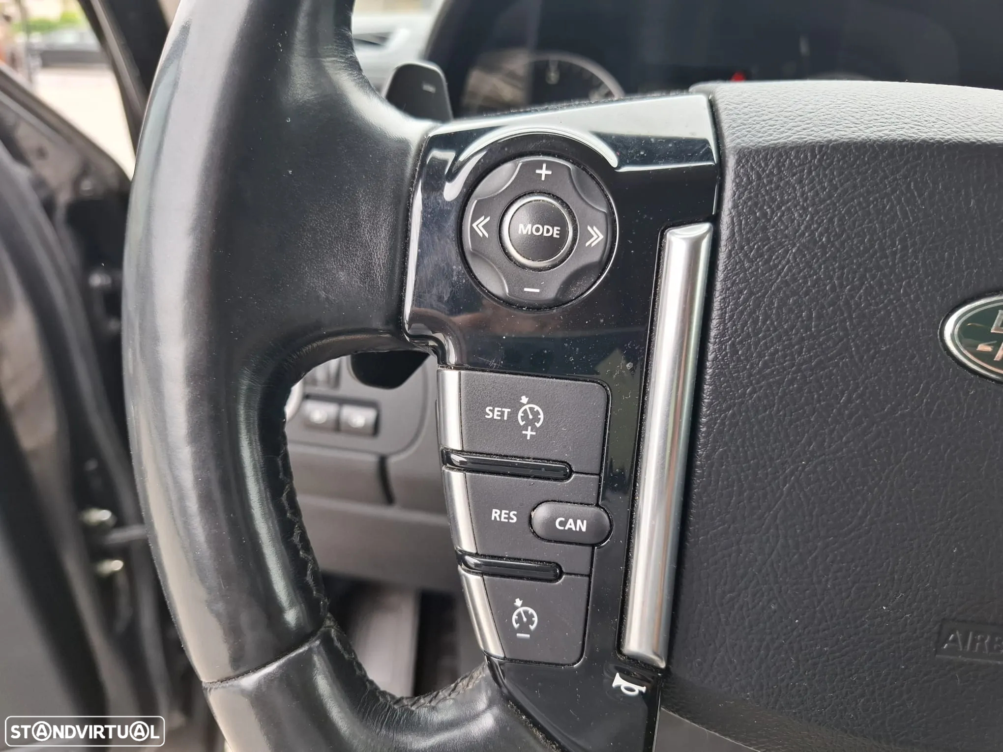 Land Rover Discovery SD V6 HSE - 32