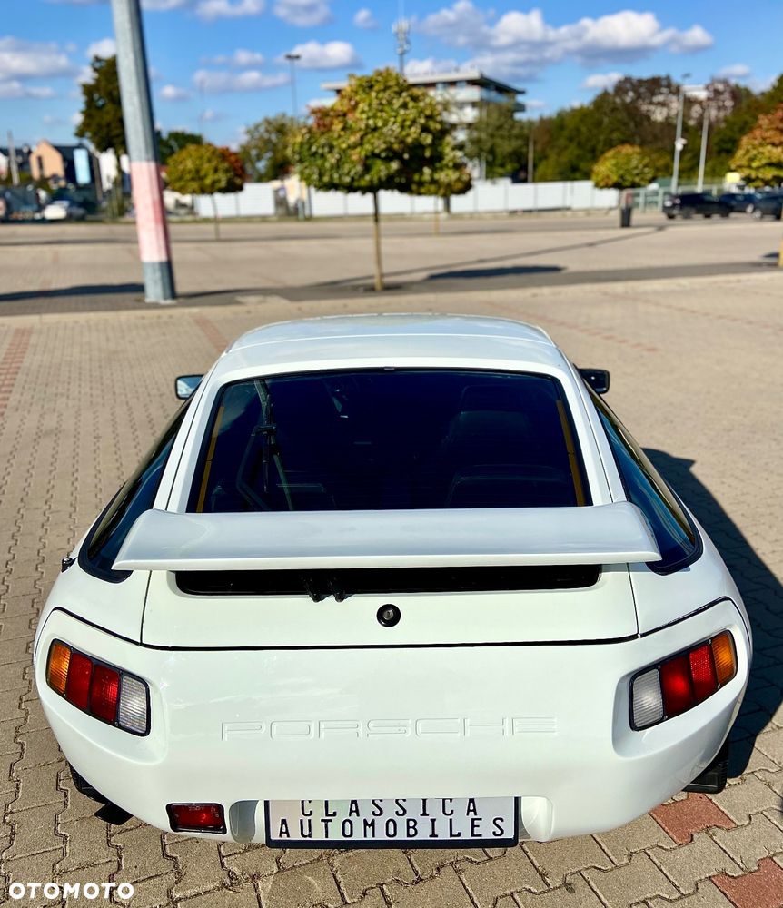 Porsche 928 - 13