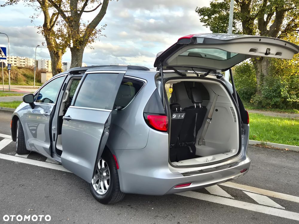 Chrysler Pacifica - 9