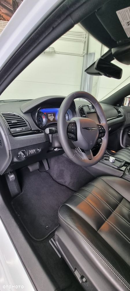 Chrysler 300s - 15