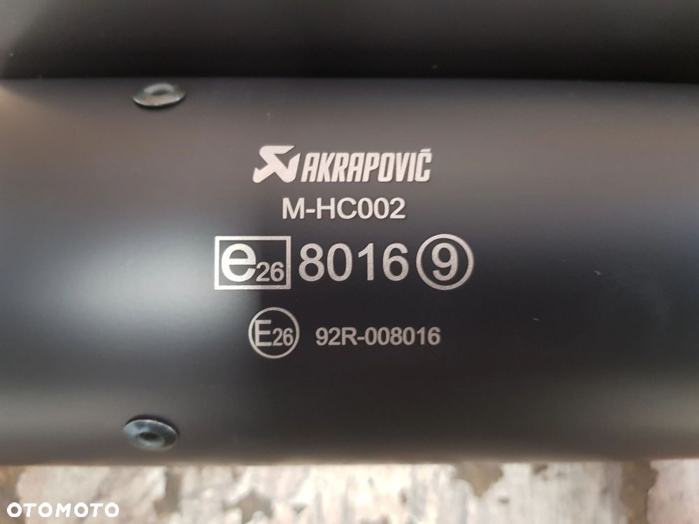 Fabrycznie nowe tłumiki Akrapovic Harley Davidson Fat Boy S-HDSTSO3-HB - 9