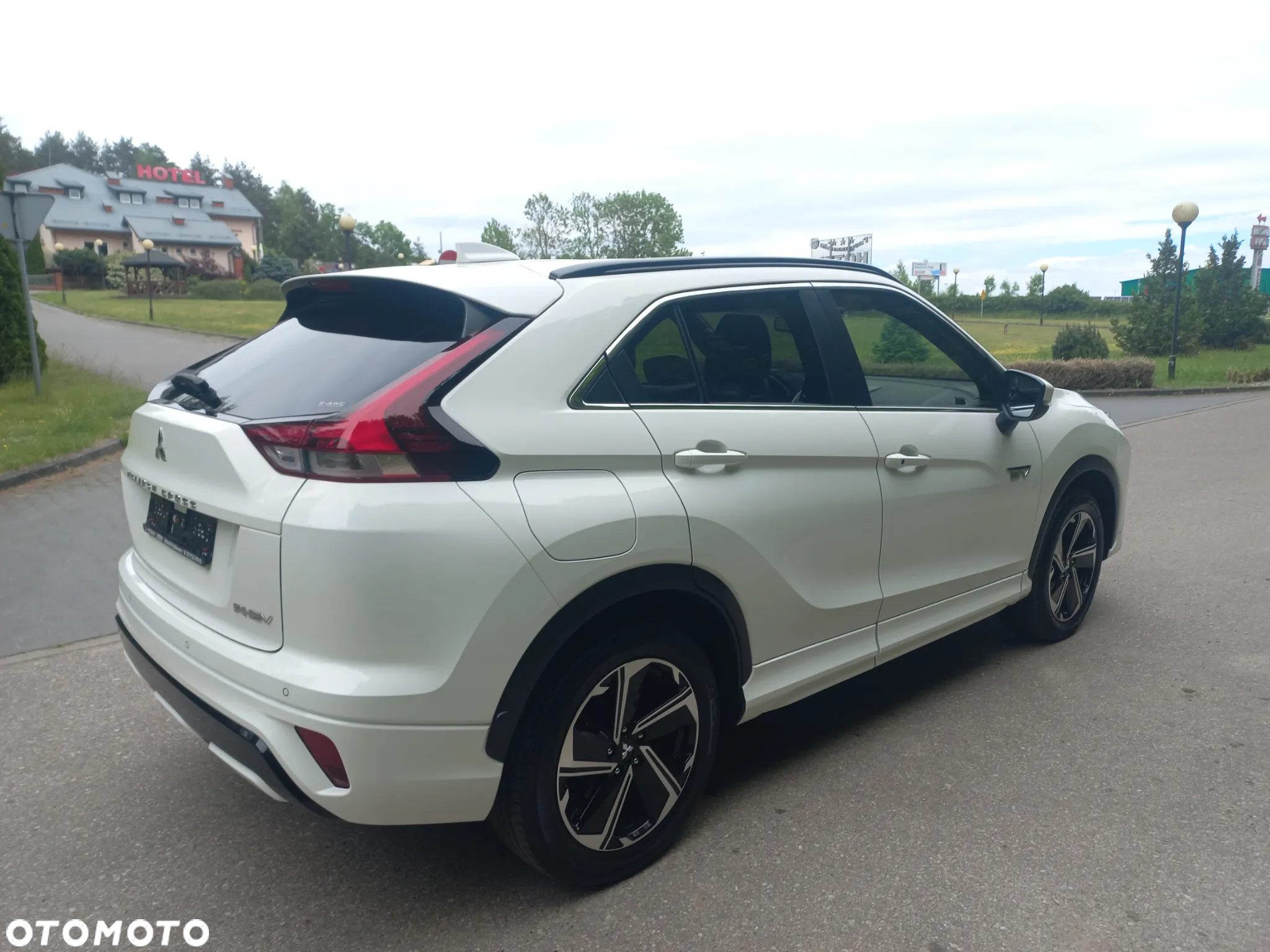 Mitsubishi Eclipse Cross Plug-In Hybrid 4WD Basis - 21