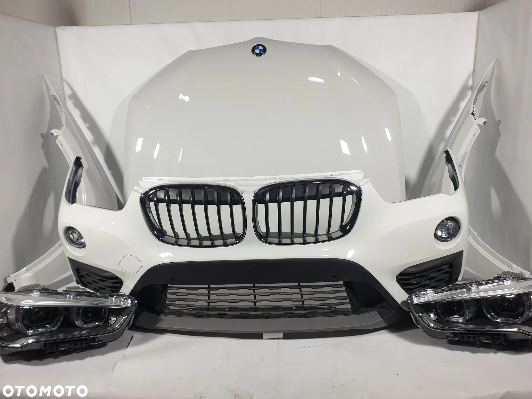 BMW X1 F48 A300 ALPINWEISS KOMPLETNY PRZÓD MASKA  POKRYWA SILNIKA BŁOTNIK BŁOTNIKI LEWY PRAWY PRZÓD ZDERZAK PRZÓD PAS PRZEDNI WZMOCNIENIE CZOŁOWE PAS CHŁODNIC CHŁODNICE WENTYLATOR LAMPY PRZÓD PRAWA LEWA LAMPA LAMPY FULL LED  2.0 D diesel NOWY POTESTOWY! - 6
