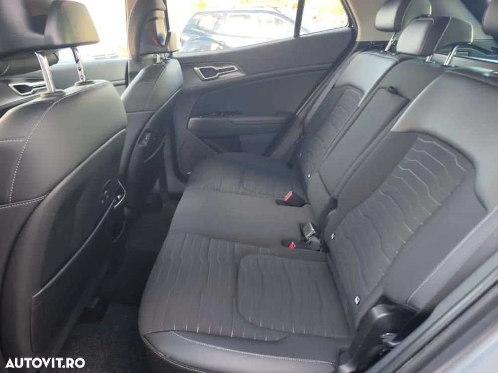 Kia Sportage 1.6 T-GDI HEV 6AT 4x2 Business Line - 14