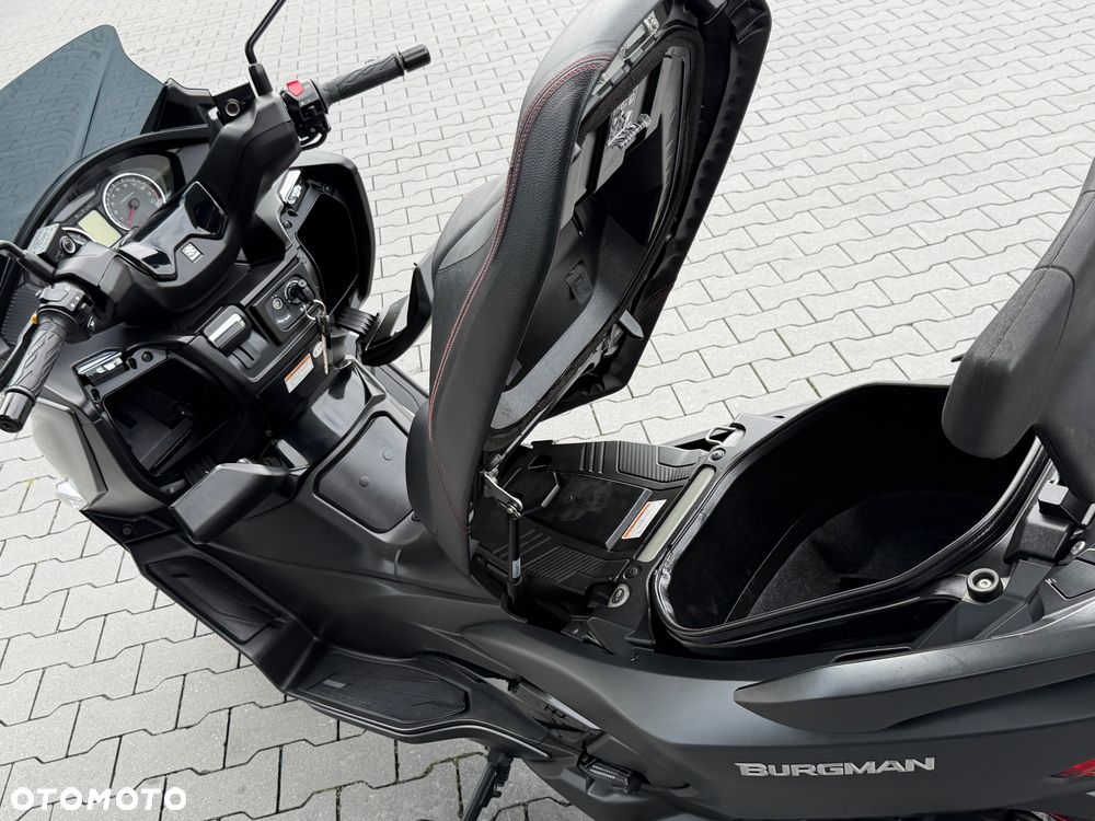 Suzuki Burgman - 27