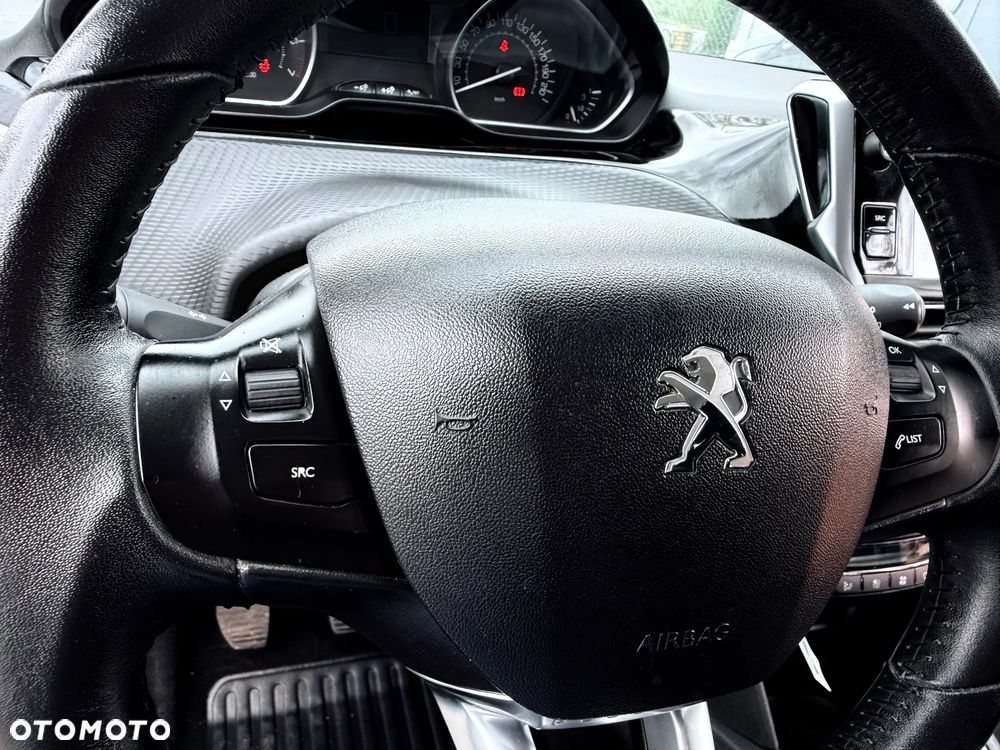Peugeot 208 PureTech 82 Start & Stop Allure - 21