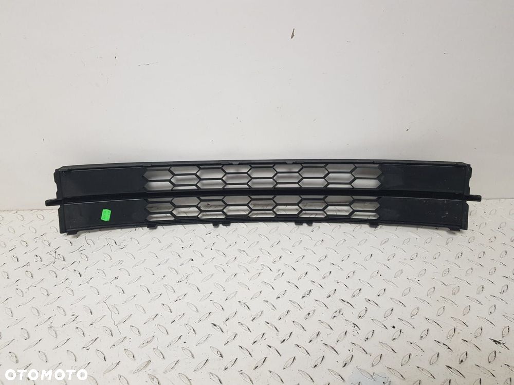 ŚRODKOWA KRATKA ZDERZAKA PRZEDNIEGO SKODA RAPID 12-19  5JA 5JA853677A - 5