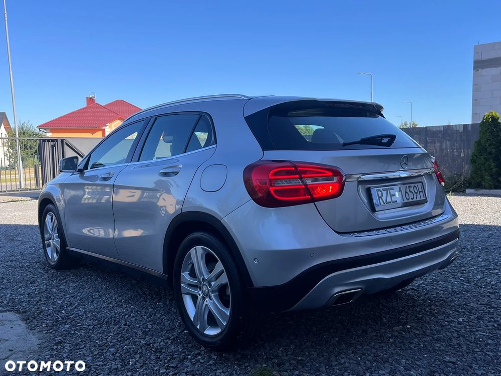 Mercedes-Benz GLA 180 - 17