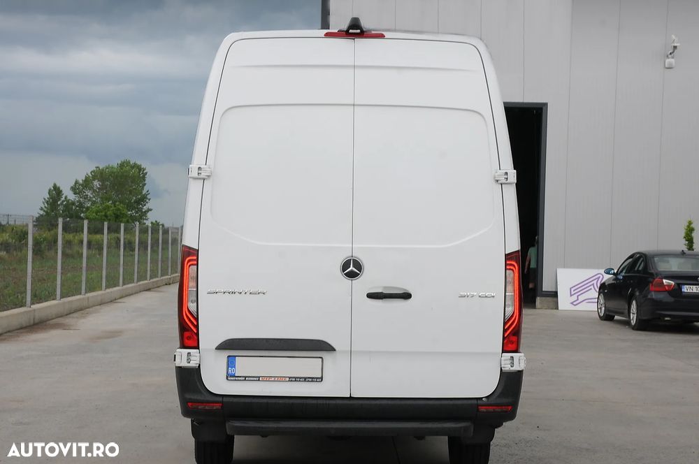 Mercedes-Benz Sprinter - 9