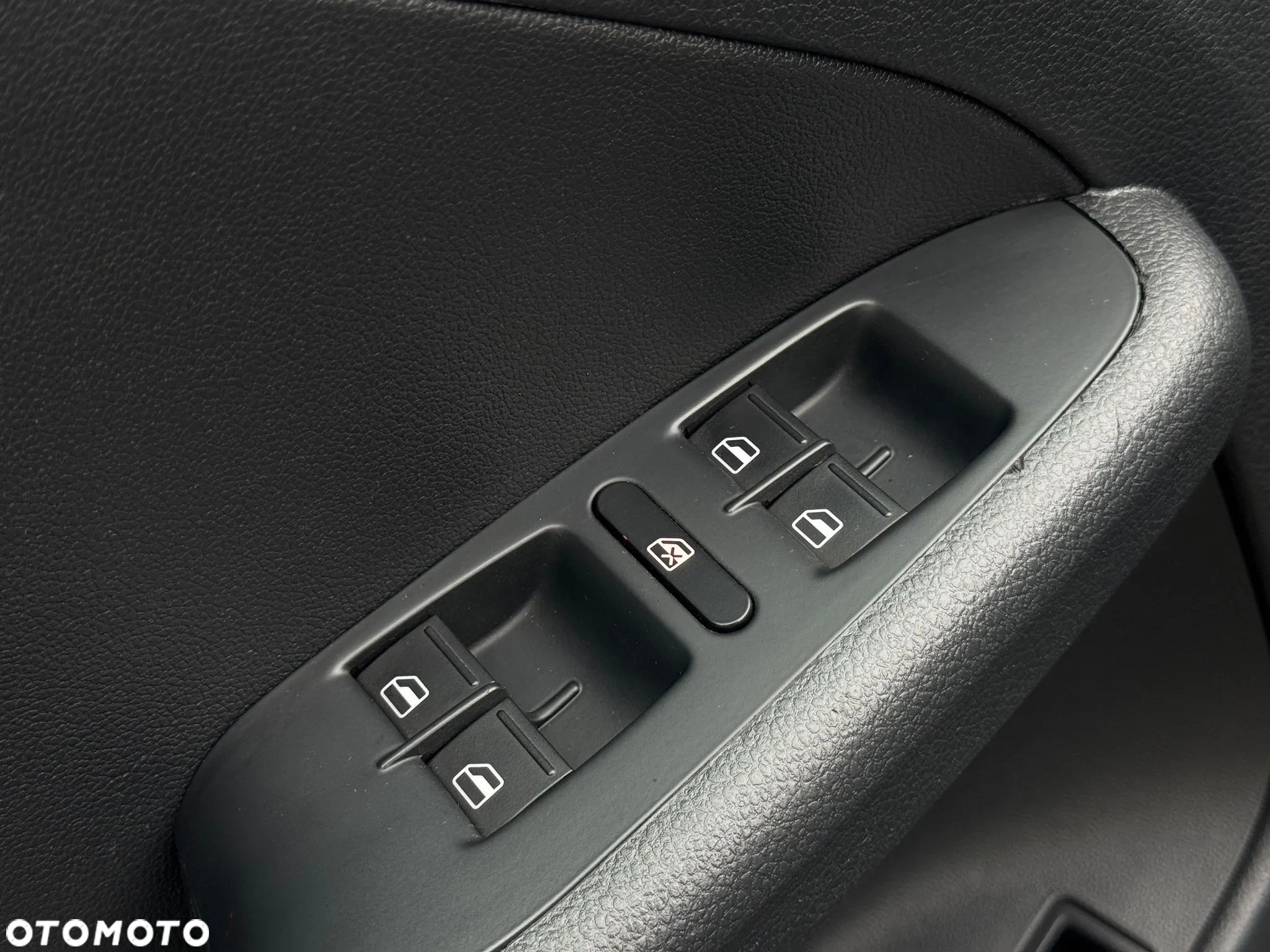 Volkswagen Jetta 1.6 TDI Comfortline - 29