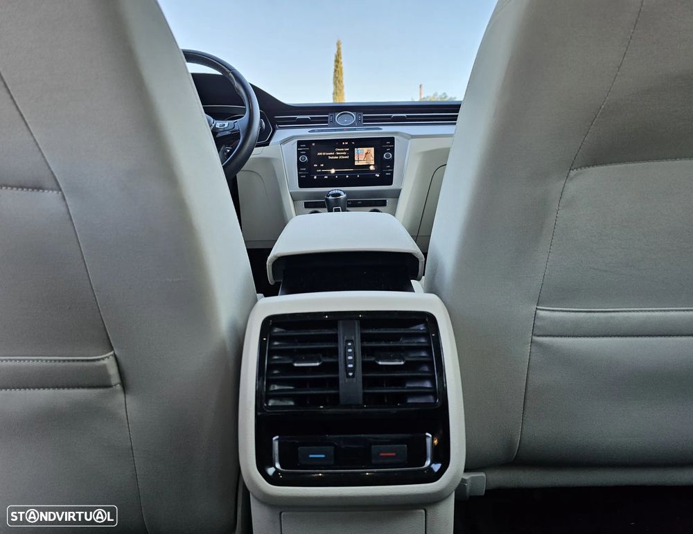 VW Passat Variant 2.0 TDI Confortline - 11