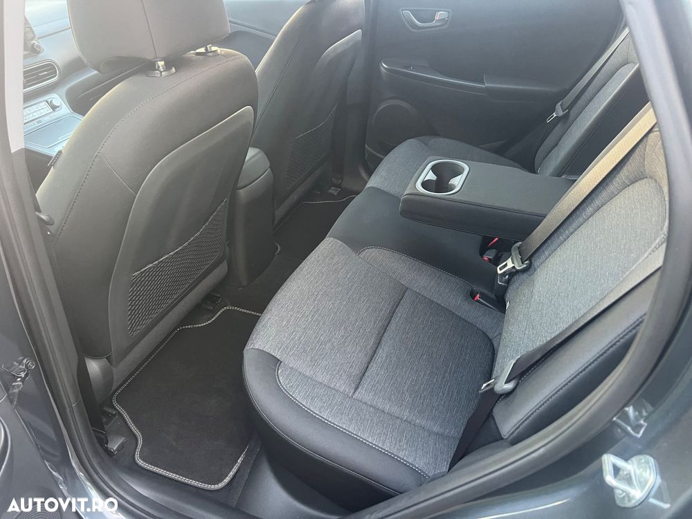 Hyundai KONA Select - 9