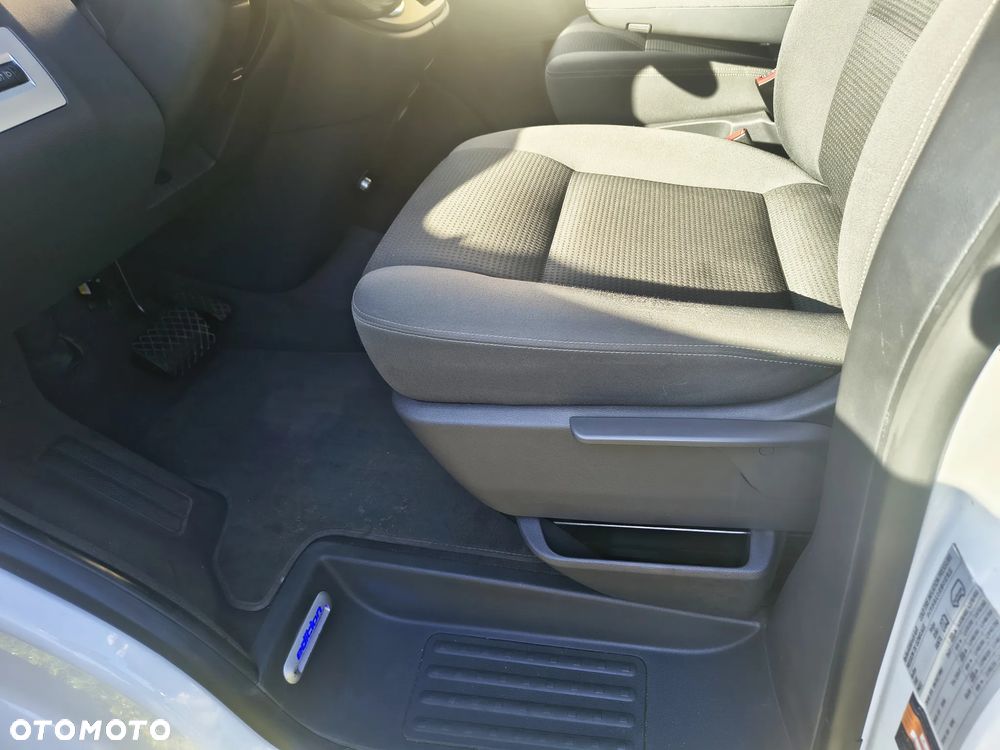 Volkswagen Multivan - 15