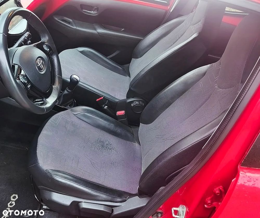 Toyota Aygo x-play touch - 9