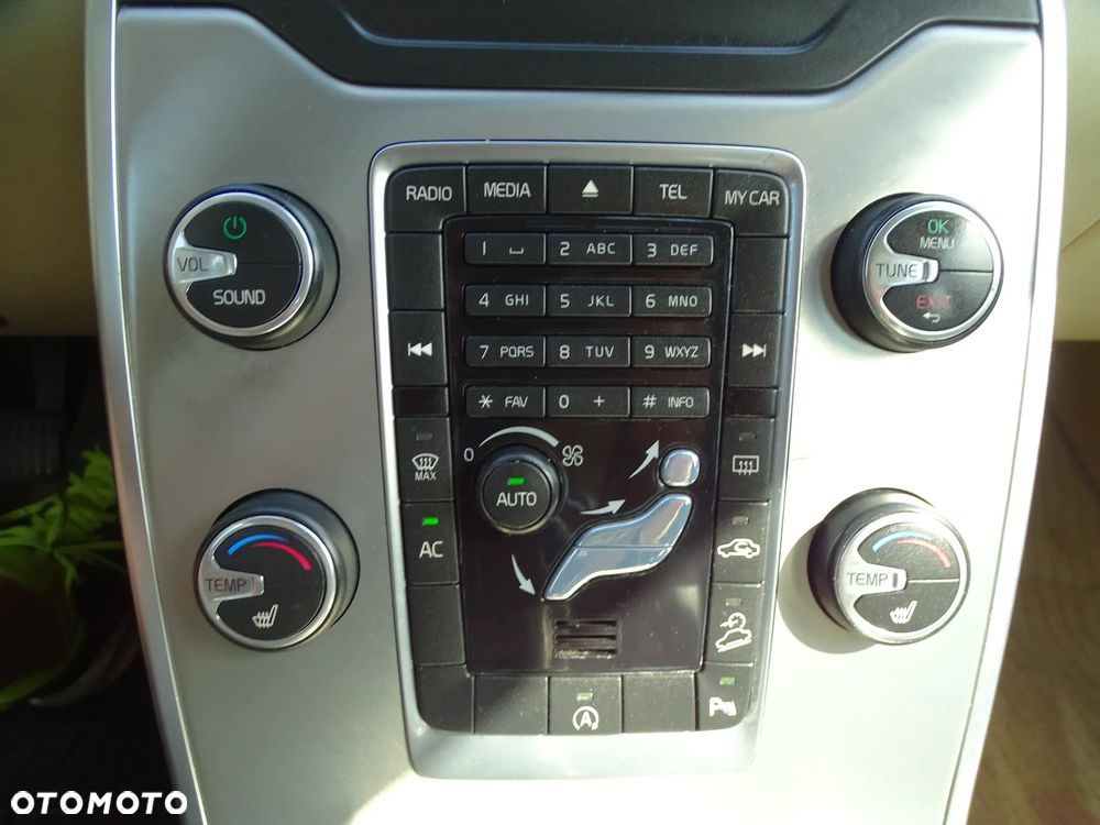 Volvo XC 70 D4 AWD Momentum EU6 - 13
