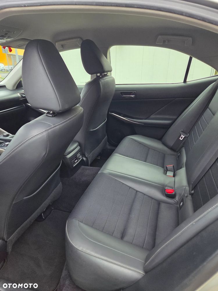 Lexus IS 300h Elite - 7