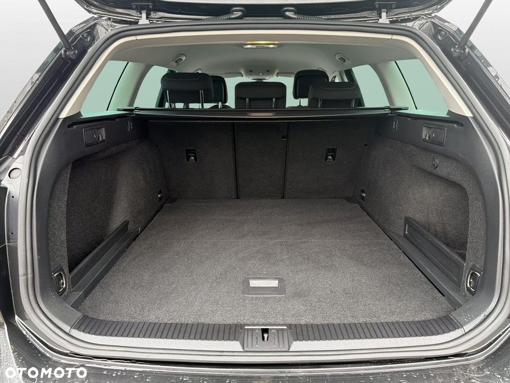 Volkswagen Passat - 34