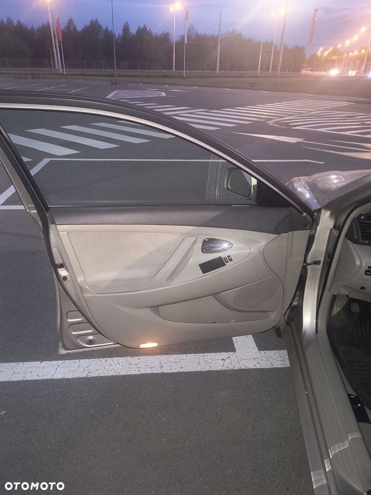 Toyota Camry - 6