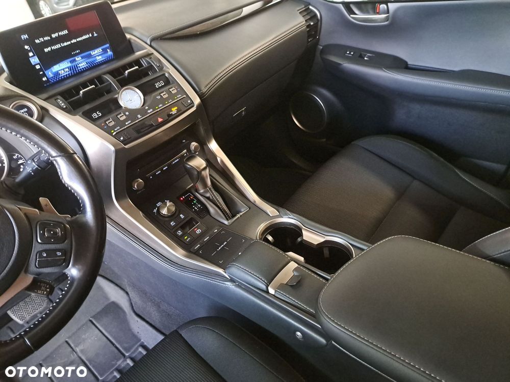 Lexus NX 300h Elegance AWD - 29