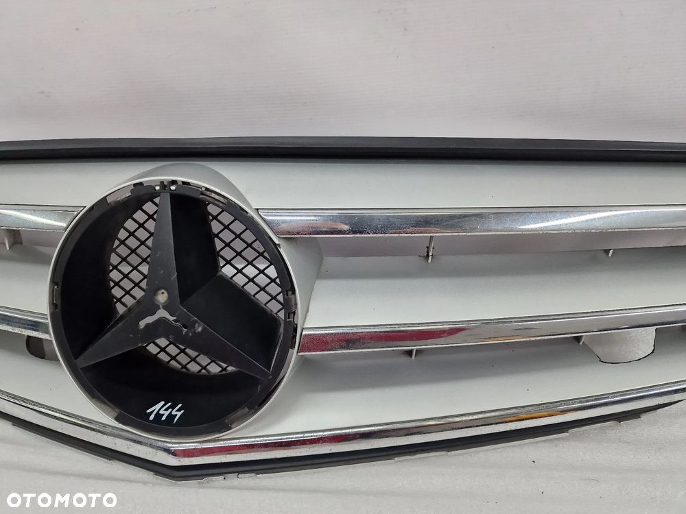MERCEDES W204 C-KLASSA LIFT 11- ATRAPA / GRILL PRZEDNI PRZÓD , NR A2048800023 , NR AUKCJI GL144 - 5