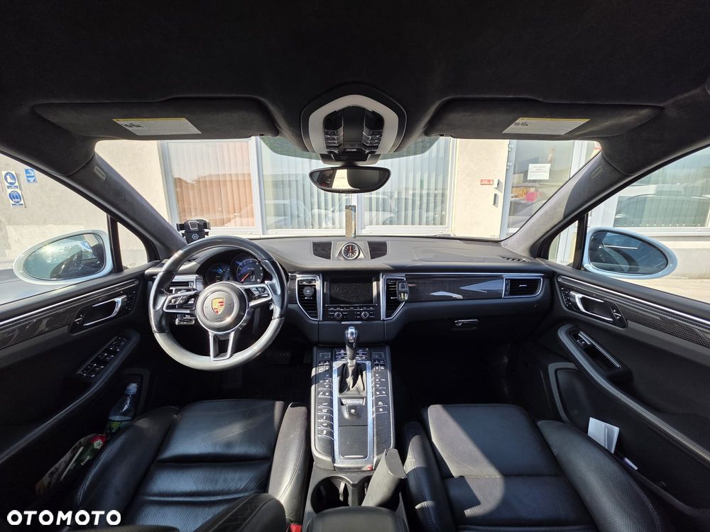 Porsche Macan Turbo - 24