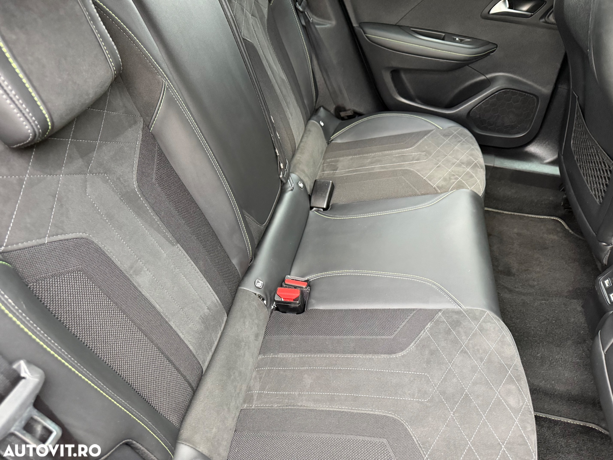 Peugeot 2008 BlueHDi 130 EAT8 Allure Pack - 14