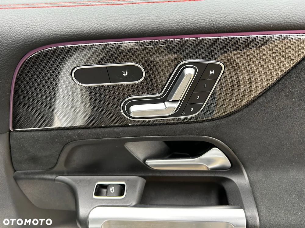 Mercedes-Benz GLB 250 4-Matic AMG Line 8G-DCT - 28