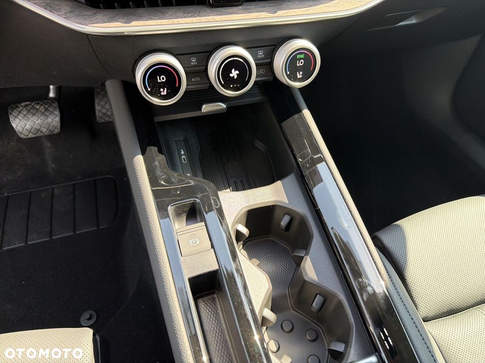 Skoda Superb 2.0 TDI SCR 4x4 L&K DSG - 17