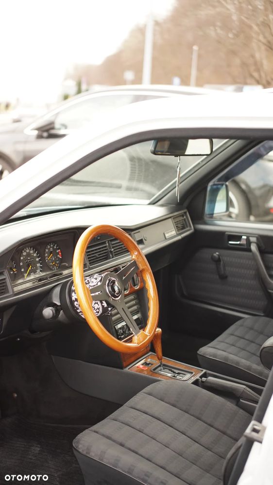 Mercedes-Benz W201 (190) - 15