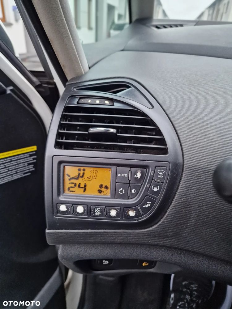 Citroën C4 Picasso - 23