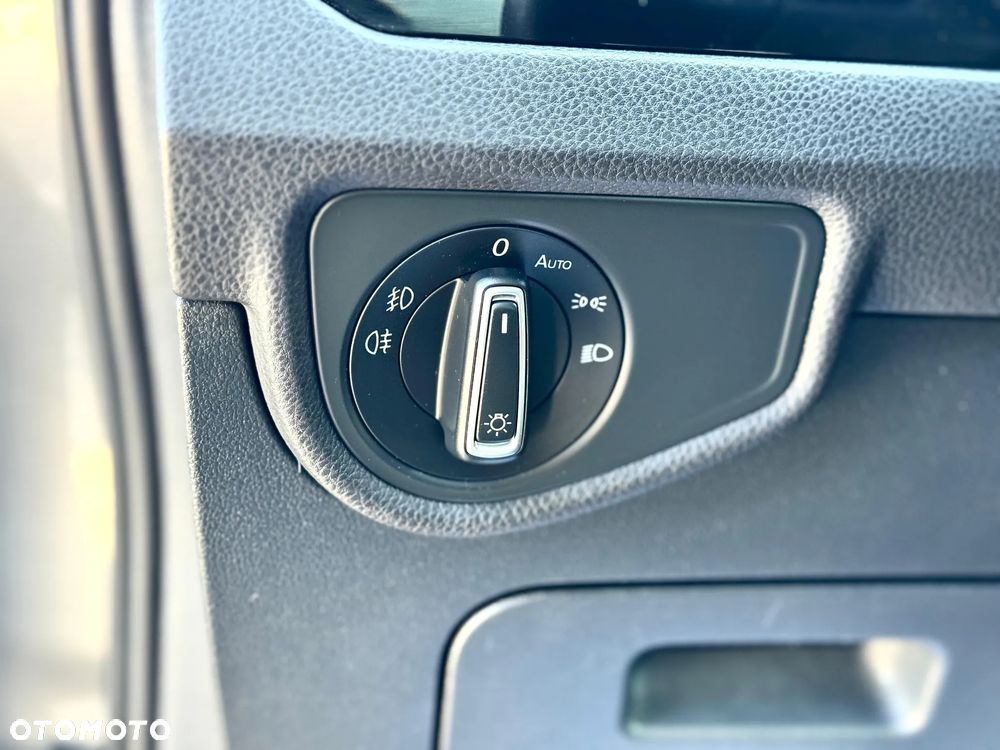 Volkswagen Touran 2.0 TDI SCR (BlueMotion Technology) DSG Highline - 33