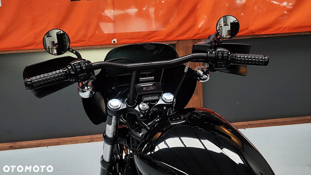 Harley-Davidson Softail Street Bob - 30