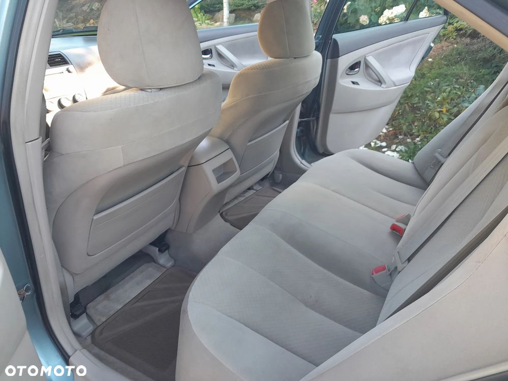 Toyota Camry - 10