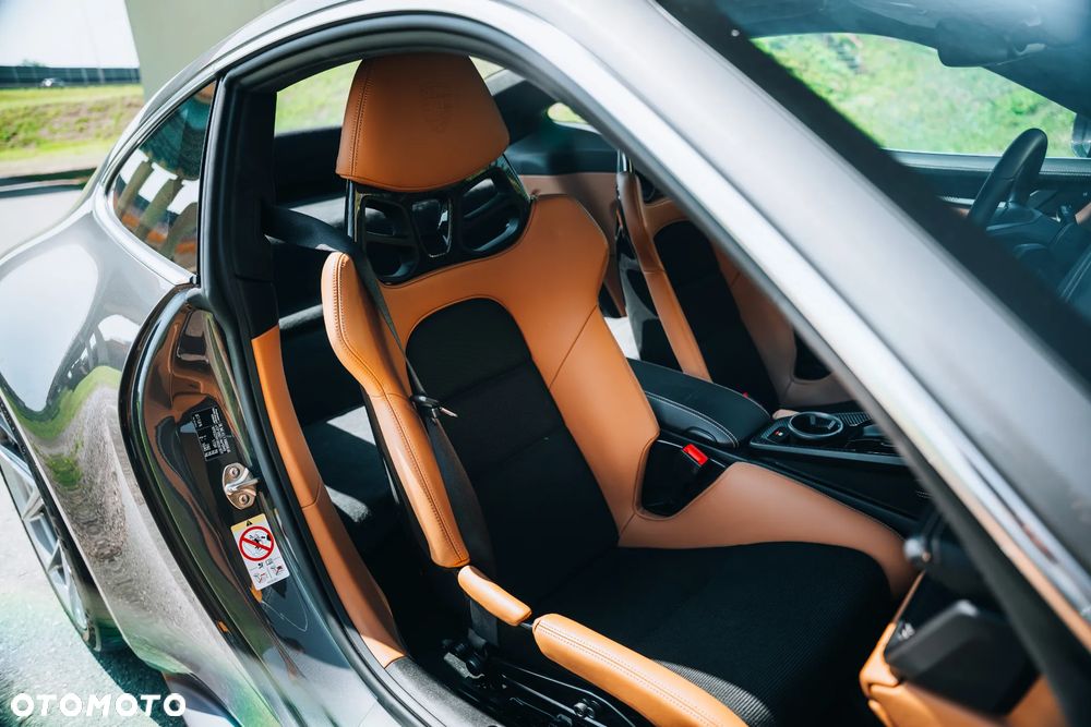 Porsche 911 GT3 Touring - 8