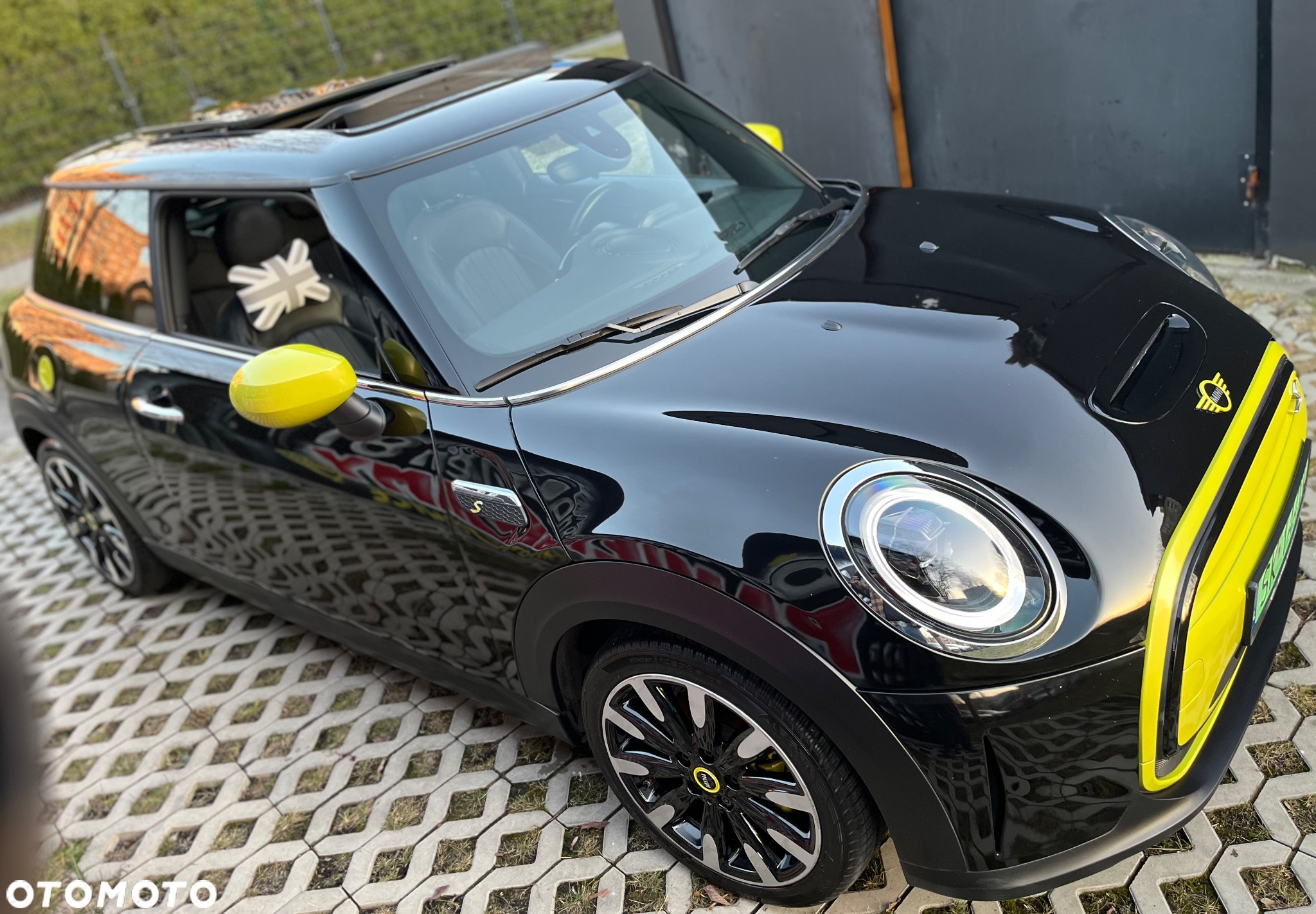 MINI Cooper SE Yours Trim - 2
