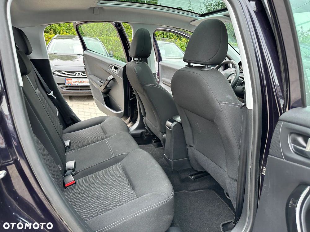 Peugeot 208 - 24