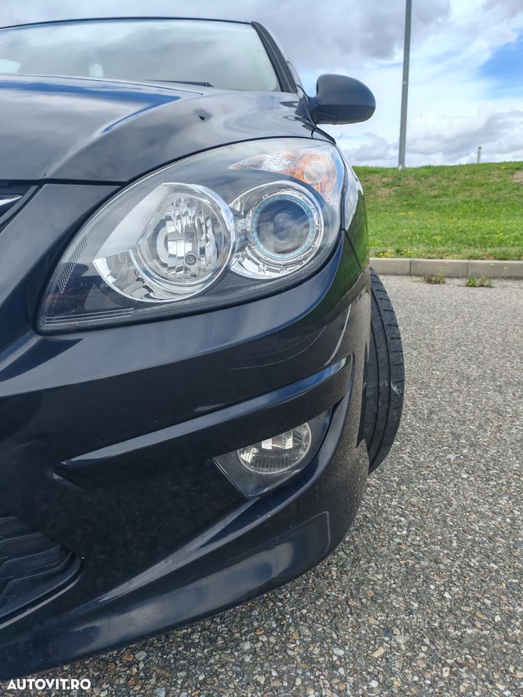 Hyundai i30 1.6 CRDi UEFA EURO 2012 Edition - 9