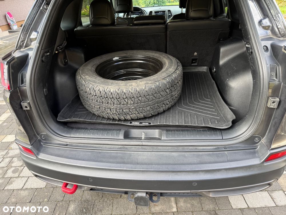 Jeep Cherokee - 11
