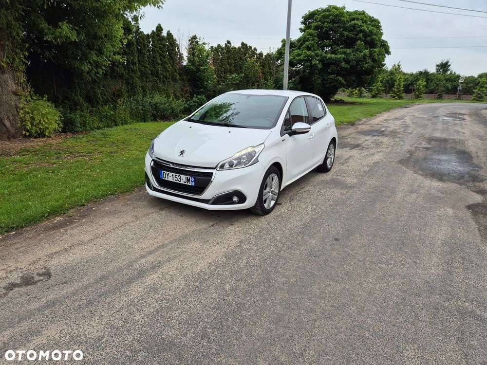 Peugeot 208 - 10
