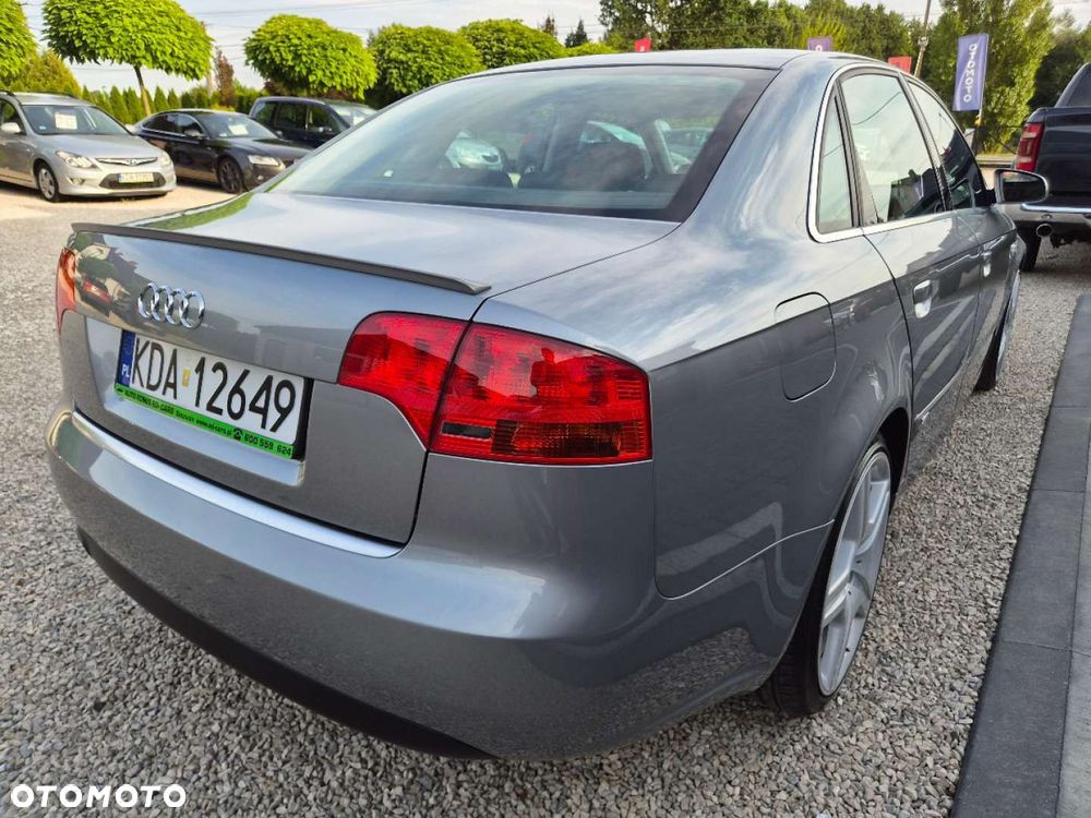 Audi A4 Limousine - 9