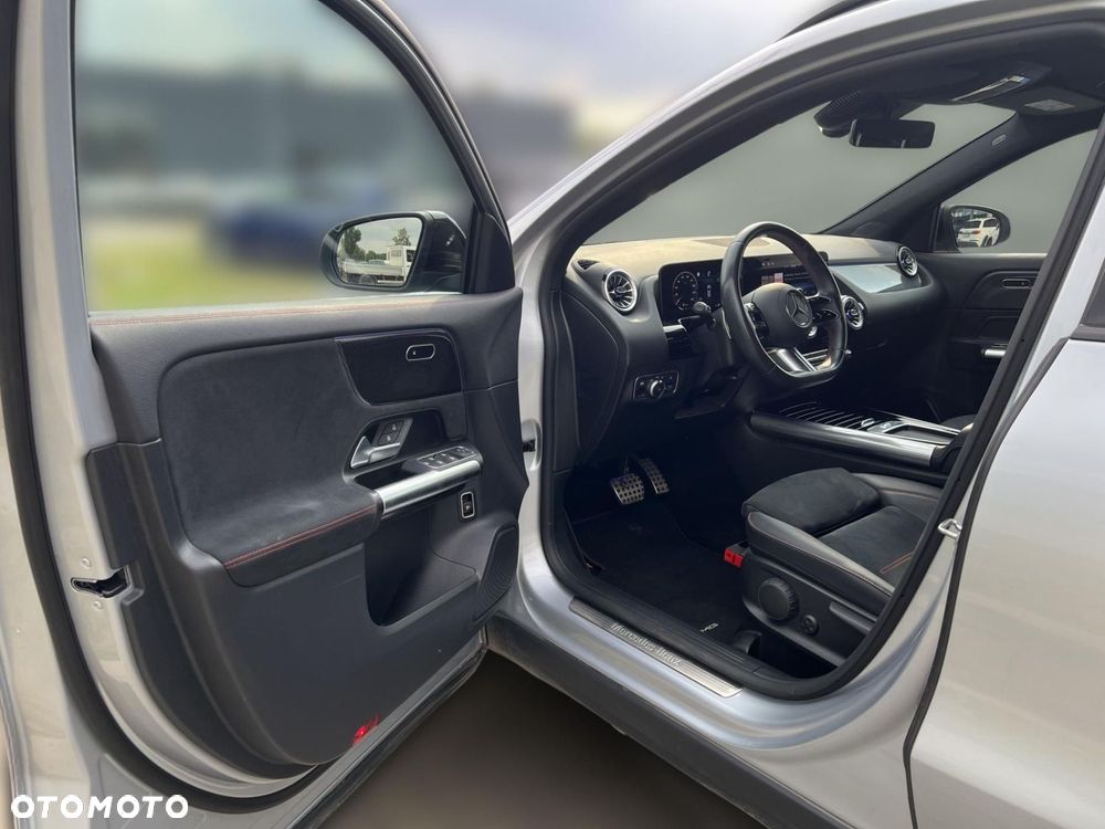 Mercedes-Benz GLA 200 AMG Line - 10