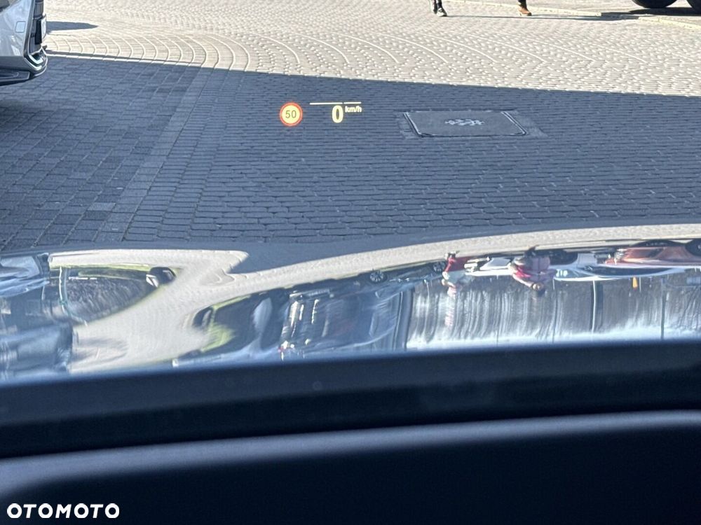 BMW Seria 5 M550i xDrive - 25