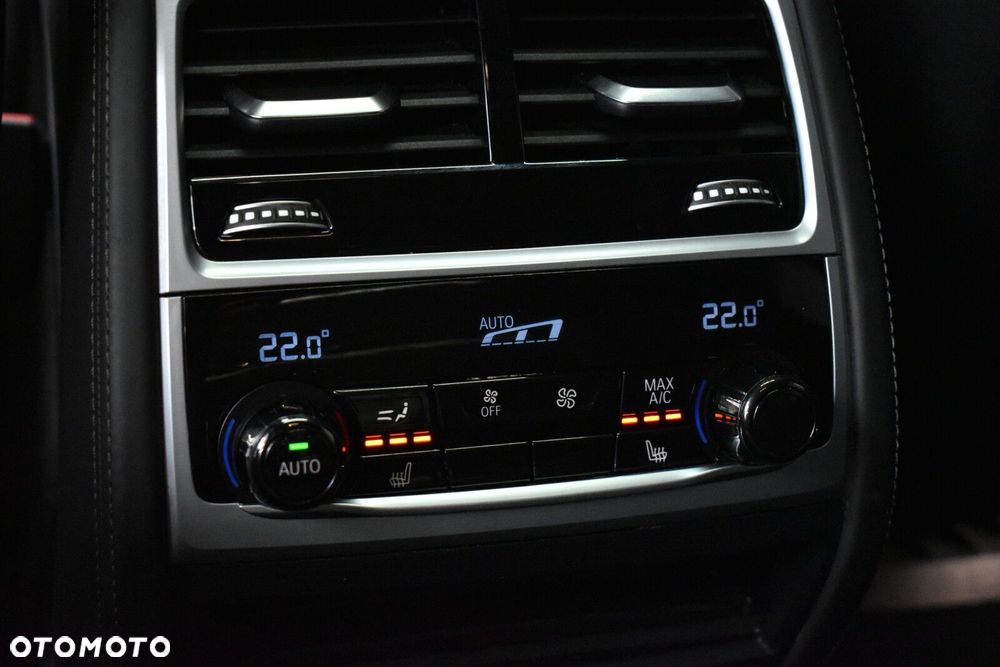 BMW Seria 7 740d xDrive - 32
