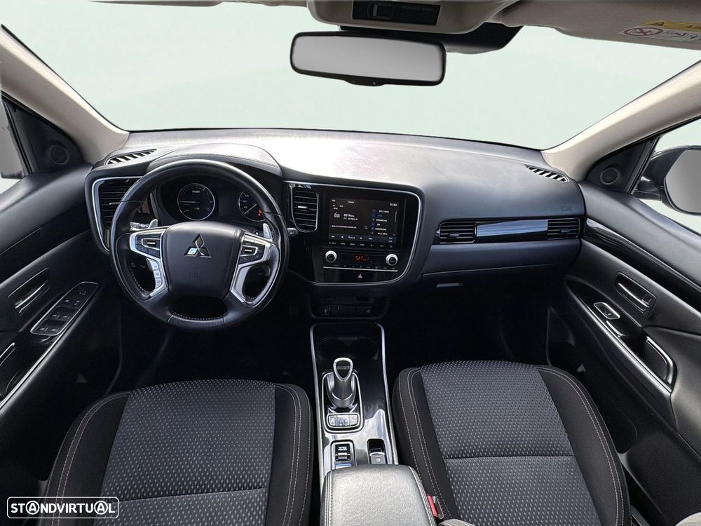 Mitsubishi Outlander - 14