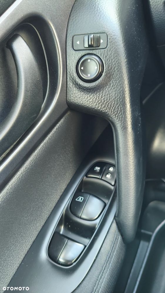 Nissan Qashqai 1.6 DIG-T N-Connecta - 27